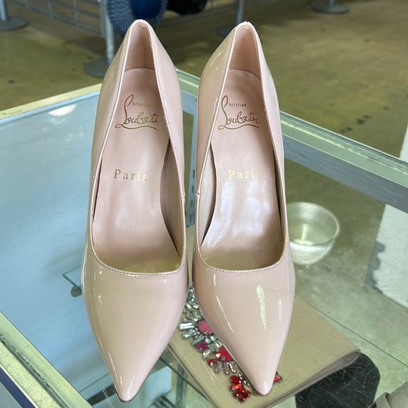 Christian Louboutin Nude Heels with Red Sole - Picture 2 of 4